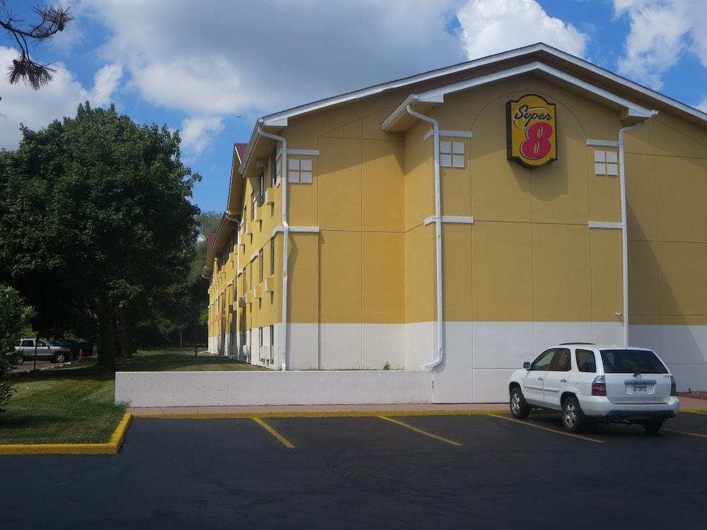 Super 8 by Wyndham Mundelein/Libertyville Area Exterior foto