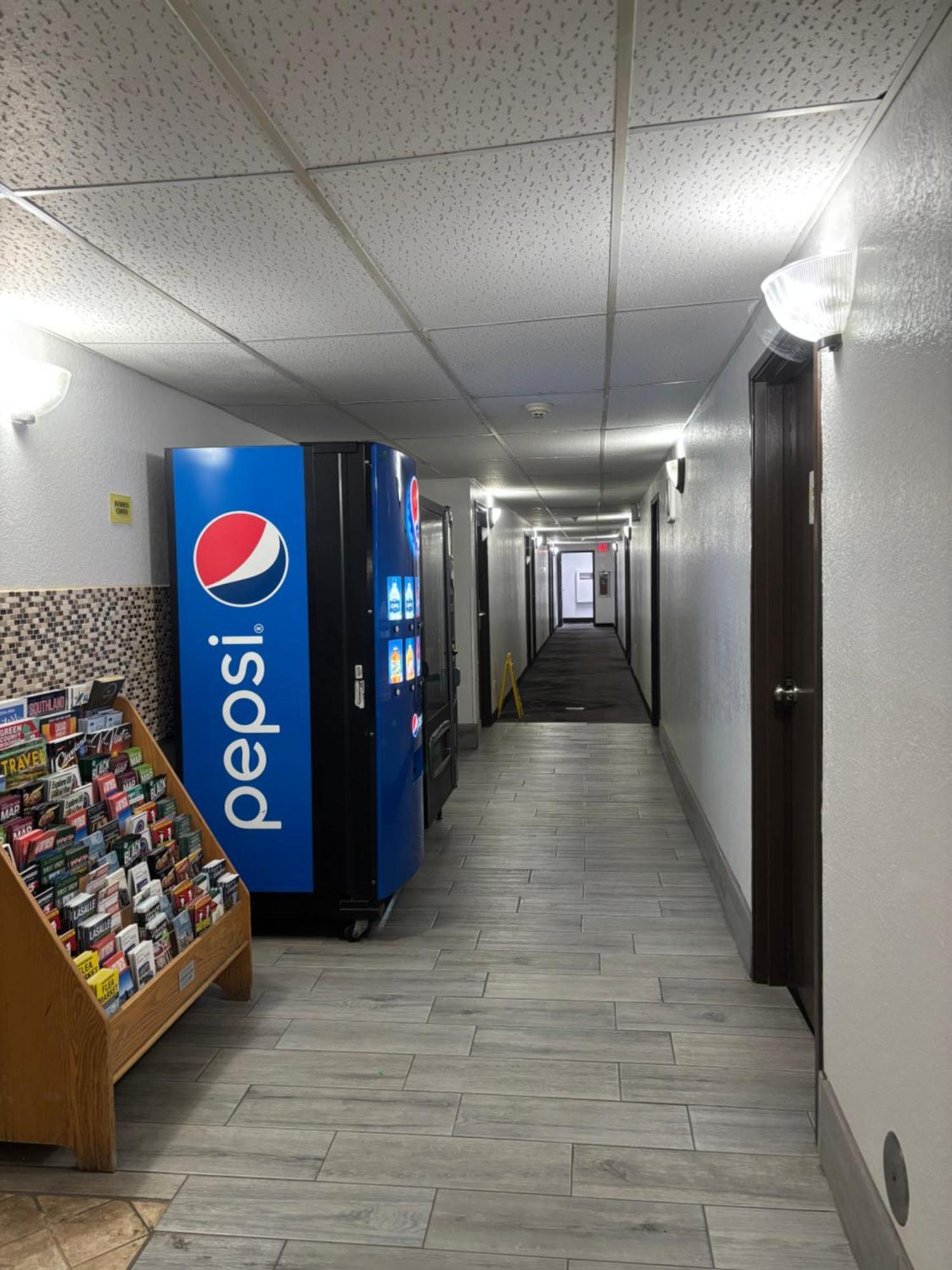 Super 8 by Wyndham Mundelein/Libertyville Area Exterior foto